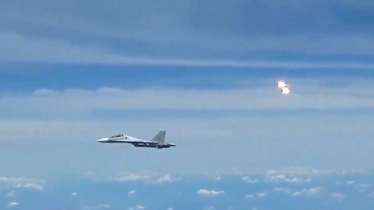 【禁聞】中共軍機15次攔截美國飛機 視頻圖像曝光