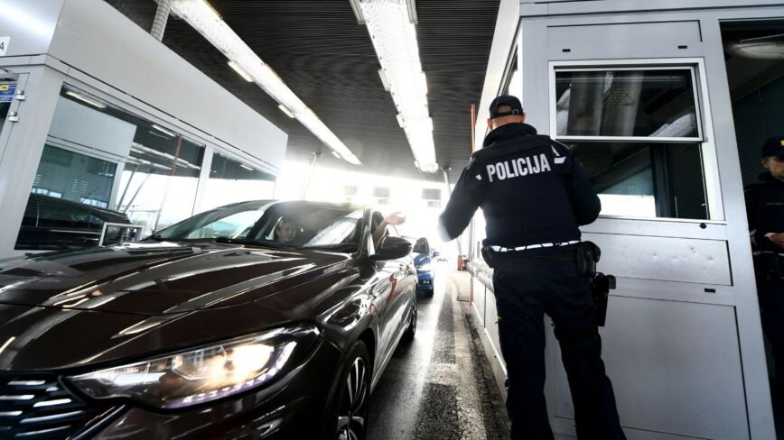 恐袭高发 欧洲国家临时设立边境检查站