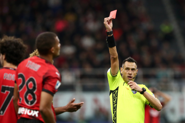 MILAN, ITALY - OCTOBER 22: Referee Maurizio Mariani shows Malick Thiaw of AC Milan a red card during the Serie A TIM match between AC Milan and Juventus at Stadio Giuseppe Meazza on October 22, 2023 in Milan, Italy. 