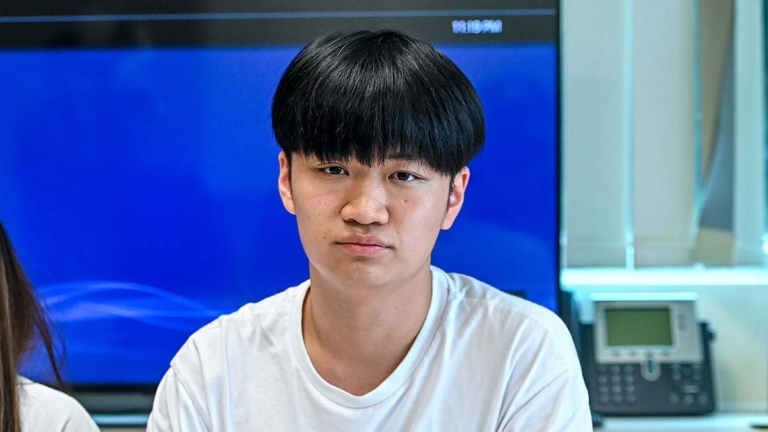 公開教職員對話錄音被停學 香港受罰學生首發聲