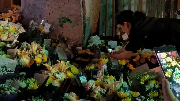 李克强故居前現花海 時評人：聯想到胡耀邦之死
