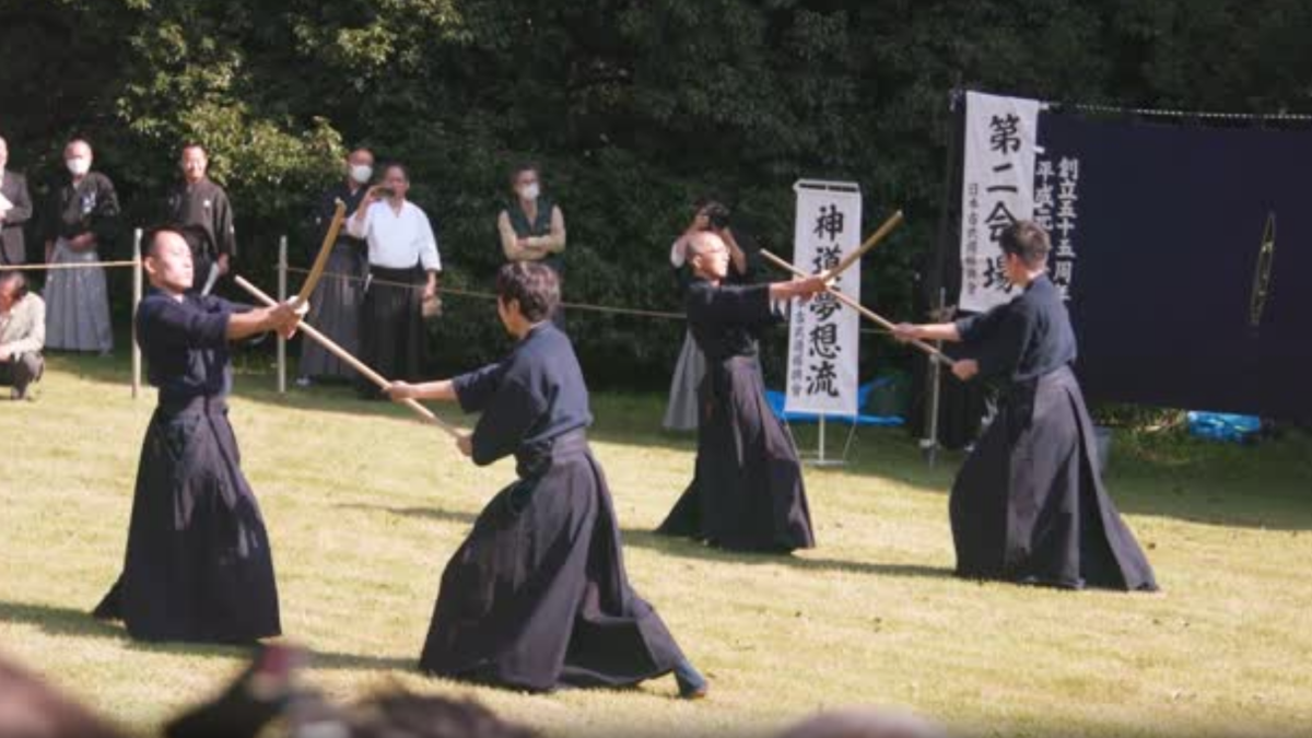 日本明治神宫举行古武道大会各流派登场| 传统武道| 新唐人电视台