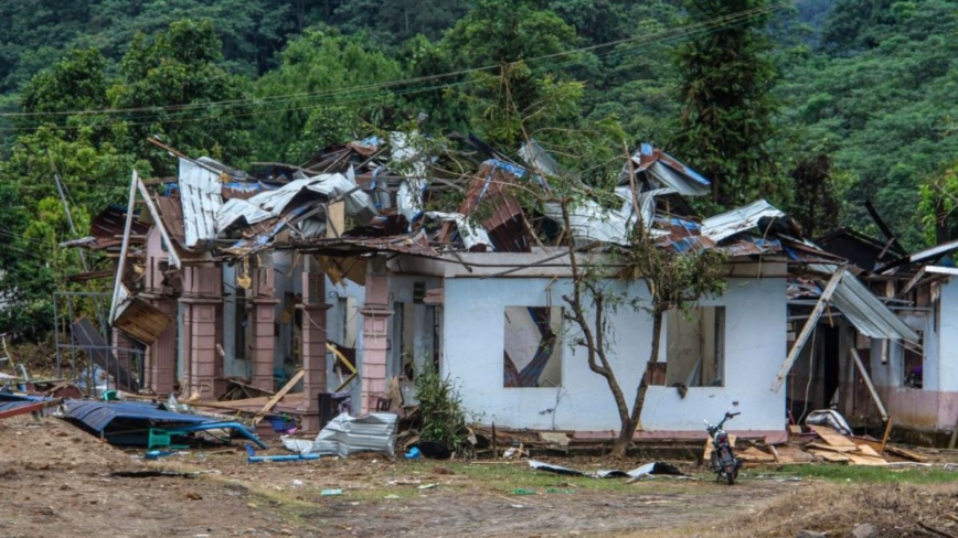 缅北战火波及中国 边境民宅被轰出大洞