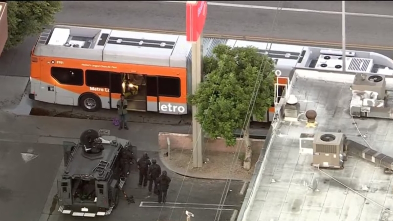 處理持槍嫌犯 洛杉磯警方出動機器狗