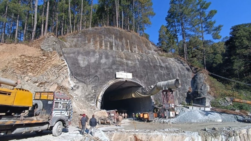 印度公路隧道施工突坍塌 混凝土堆堵住40名工人