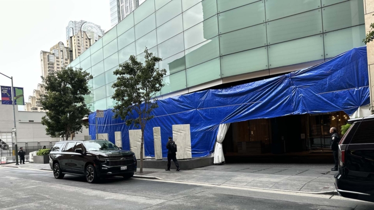 中共包下舊金山酒店「搭靈棚」 補上藍布又像靈堂