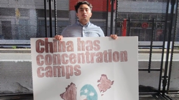 APEC外现抗议中共标语 中国人士阻台媒报导