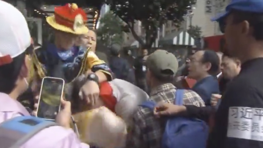 多视频：旧金山反共潮涌 “皇上”暴打老粉红