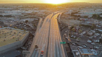 洛杉磯I-10高速重新開放 縱火犯蒙面照片公布