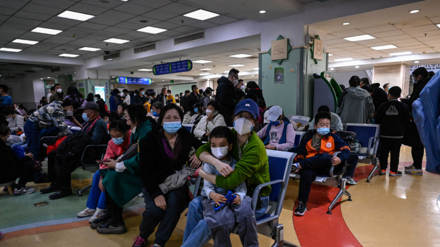 中國多地疫情爆發 大半學生發燒請假