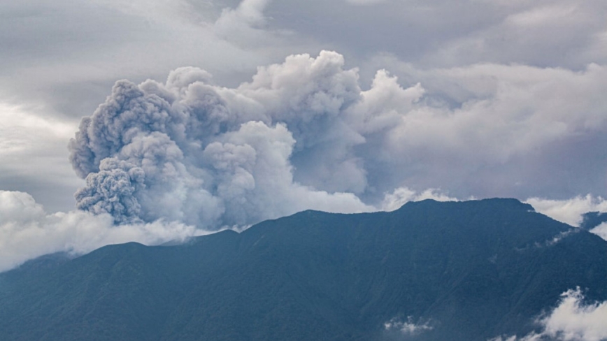 印尼火山爆发喷灰三千公尺 已知11死12人失踪