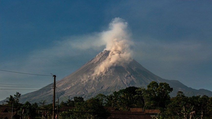 印尼火山爆發 至少11名登山者遇難 12人失蹤
