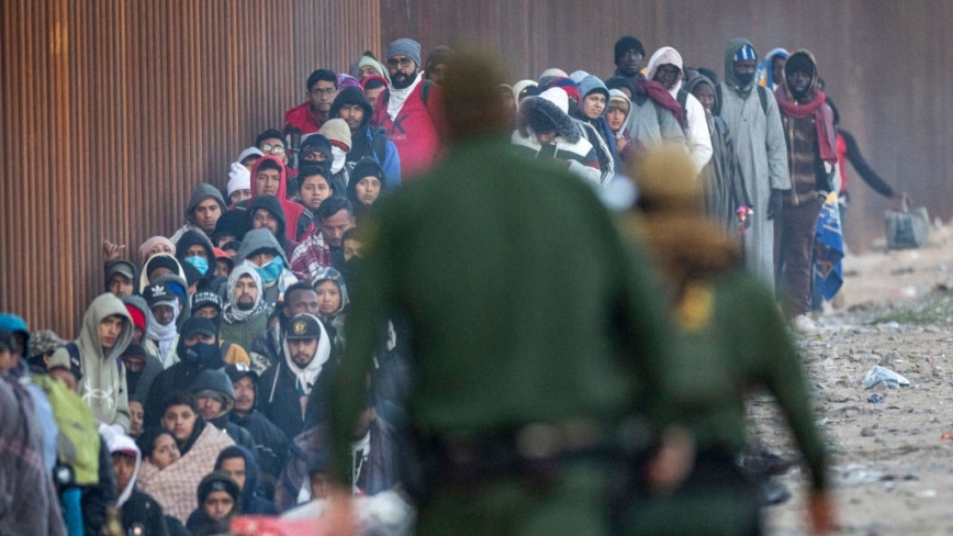 美議員：拜登已經讓950萬非法移民入境美國