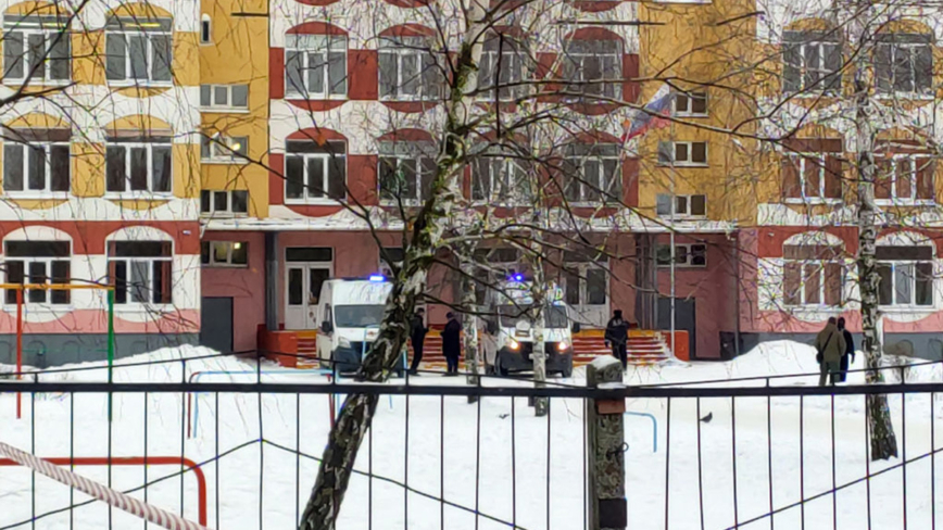 俄14岁女生枪射多名同学 致一死多伤后自杀