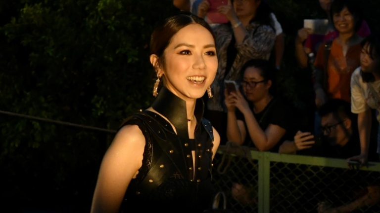 鄧紫棋巡演首場出意外  嚇壞全場歌迷