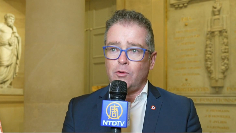 法國國會議員Bertrand Sorre給新唐人觀眾拜年