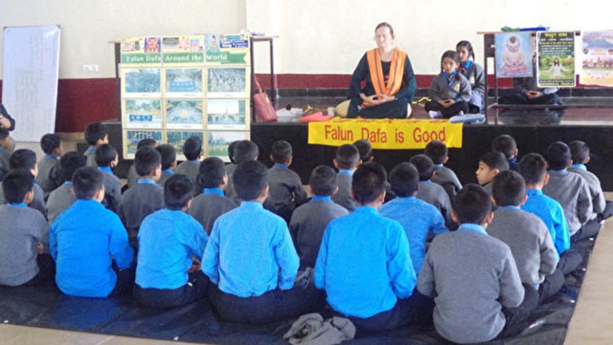 走访印度逾百所学校 德国老人传中国文化（下）