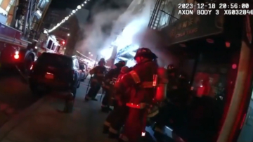 纽约市警五分局9名警员 大火中英勇救人获赞