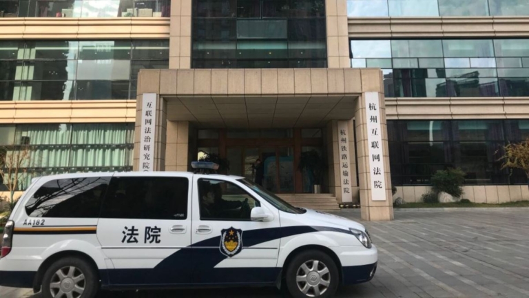 東北男被政府忽悠投入千萬改造小區 討債無果反被拘 