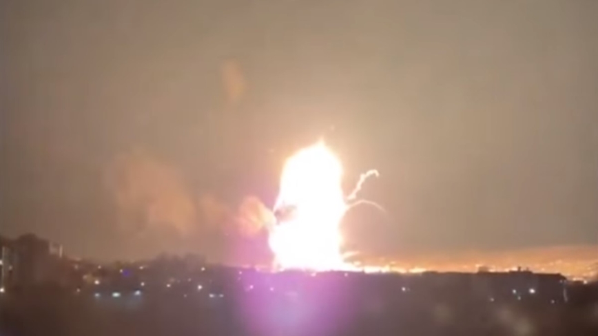 乌军空袭克里米亚港口 强烈爆炸摧毁俄黑海登陆舰