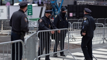 【纽约聚焦】纽约警局加强安保 纽约市民卡申请数量暴增