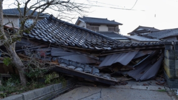 日本石川能登半岛地震 大火烈焰冲天、道路毁损（组图）