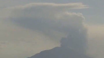 日本地震前 鹿兒島火山噴發 煙柱高達1600米