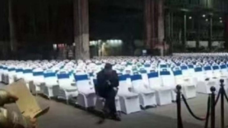 傳外國樂團拒絕在寒冬露天演出 重慶特警彈壓觀衆