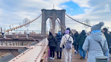 纽约布鲁克林大桥禁止摆摊 民众说法不一