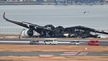 羽田机场再传事故 海保机又遭地勤车撞伤