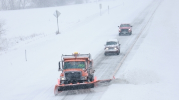 暴风雪肆虐美国中部 东北地区遭遇大雨强风