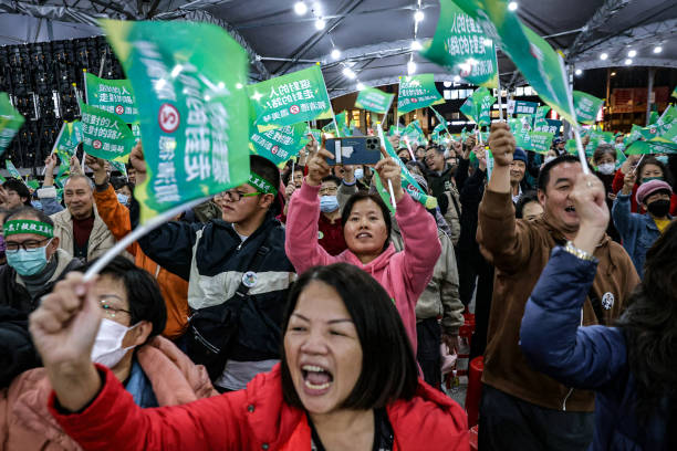 台灣大選最後衝刺 三位候選人掃街造勢（組圖）