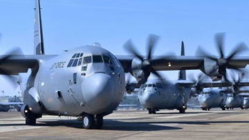 高海拔边境秀肌肉 印度空军C-130J首次夜间着陆