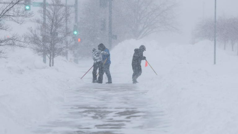 風暴週末襲美 低溫降雪 上千航班取消