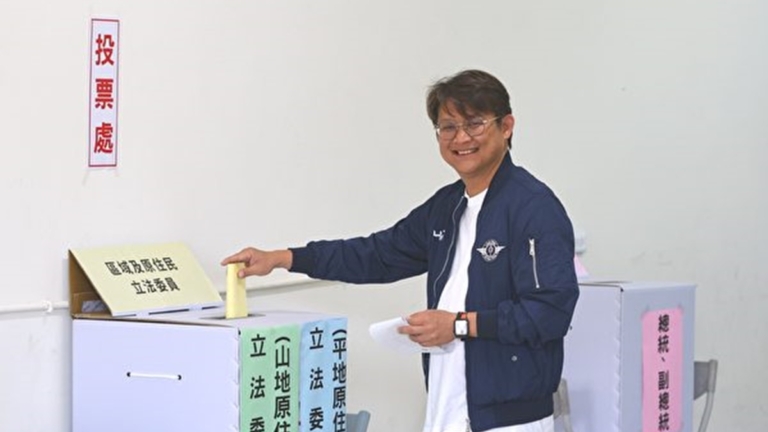 黃建賓大武投票 籲鄉親用選票實踐民主