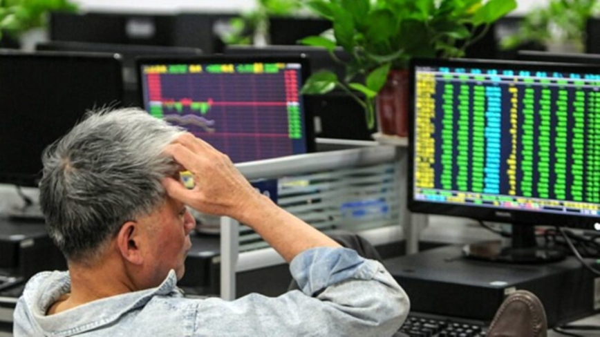 股市大跌 传中共监管机构再次下令投资机构勿抛股票