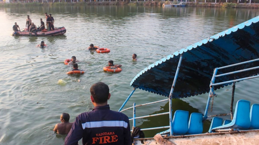 搭游湖船疑超载 印度师生至少16名溺毙（视频）