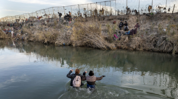 三移民溺亡邊境河 聯邦與德州再起爭議