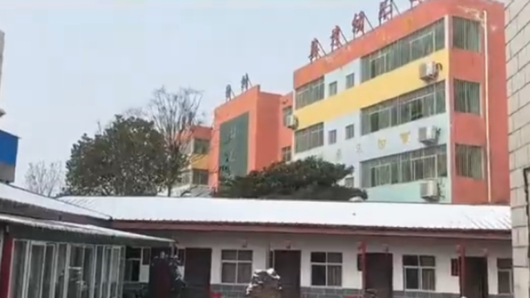 河南學校失火宿舍住30多人 家長要見孩子屍骨