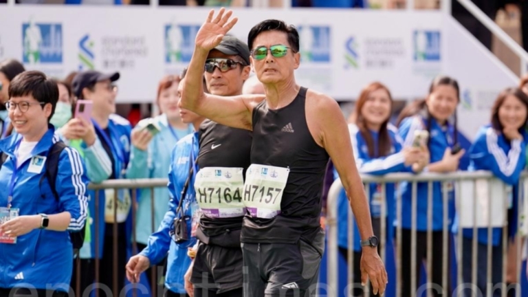 周潤發跑完半馬拉松賽 創他個人最佳成績