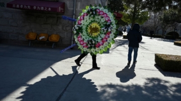 年輕人突倒地死 網友：中共掩蓋疫情致民眾於險境