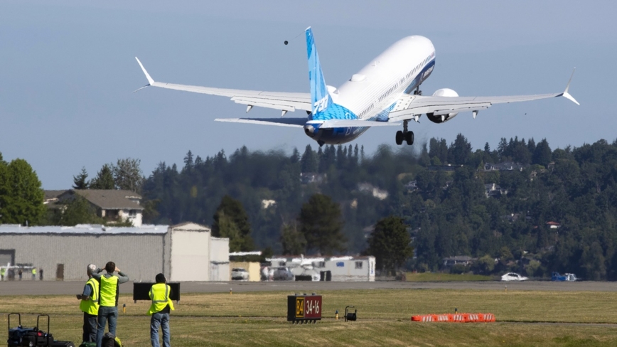 【财经简讯】油轮红海遇袭 油价一度急升1%  联合航空拟放弃737 MAX 10