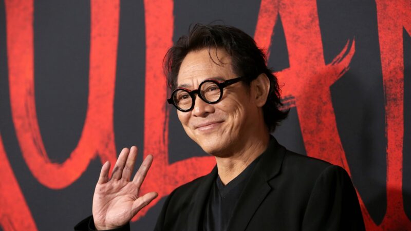 李连杰曝患上老年痴呆 自嘲双手麻木不动