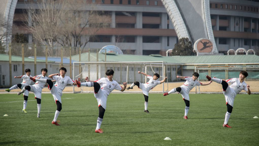 告别多年“裸奔” 朝鲜足球队有了中国赞助商