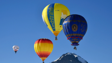 熱氣球飛越阿爾卑斯山 體驗高空寧靜之旅
