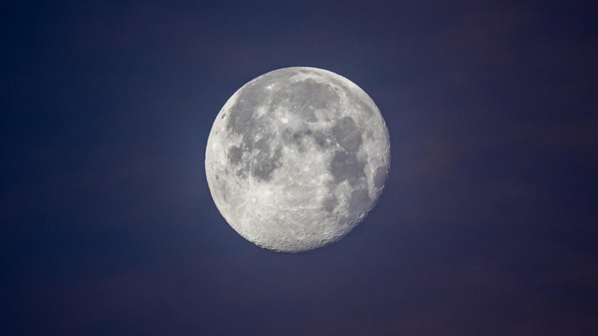 研究：月球正在縮小可能引發月震和斷層