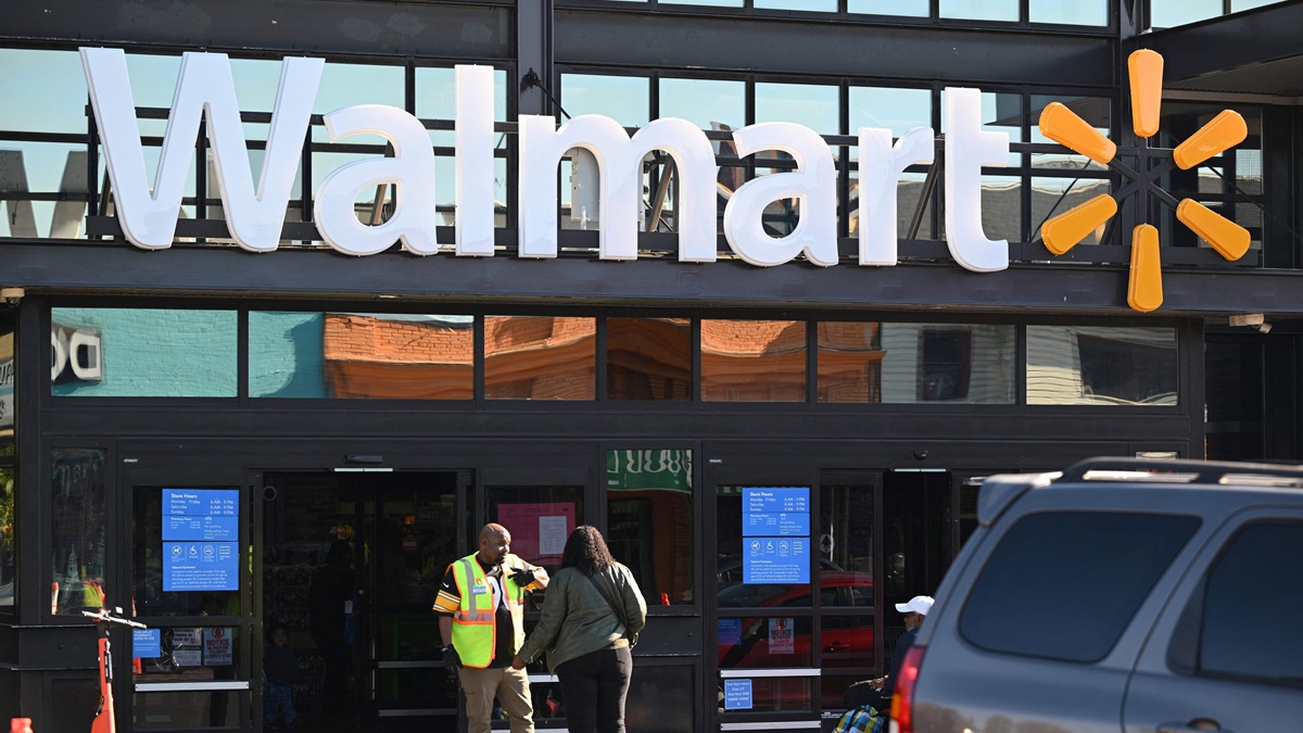 财经简讯】美联储维持利率不变沃尔玛将以三比一股票分割| 新唐人电视台