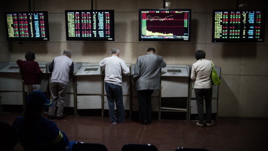 中国股市暴跌 沪指失守2700点 超5200股下跌