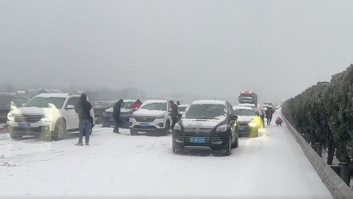 【禁闻】多省雪灾 高速堵车数百里 中共不作为