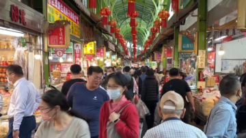 采买新鲜年菜 台湾年货大街卖场涌人潮